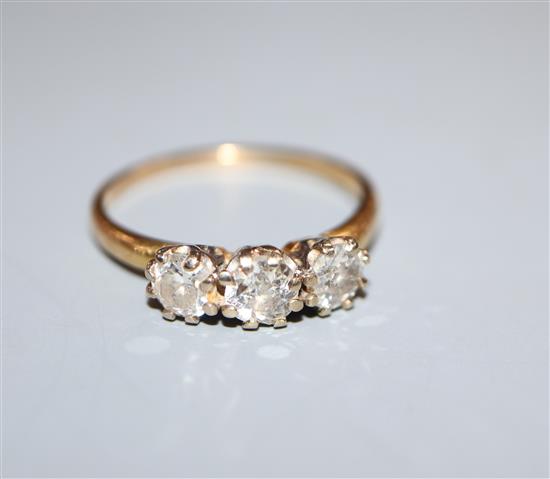 An 18ct and three stone diamond ring, size O/P.